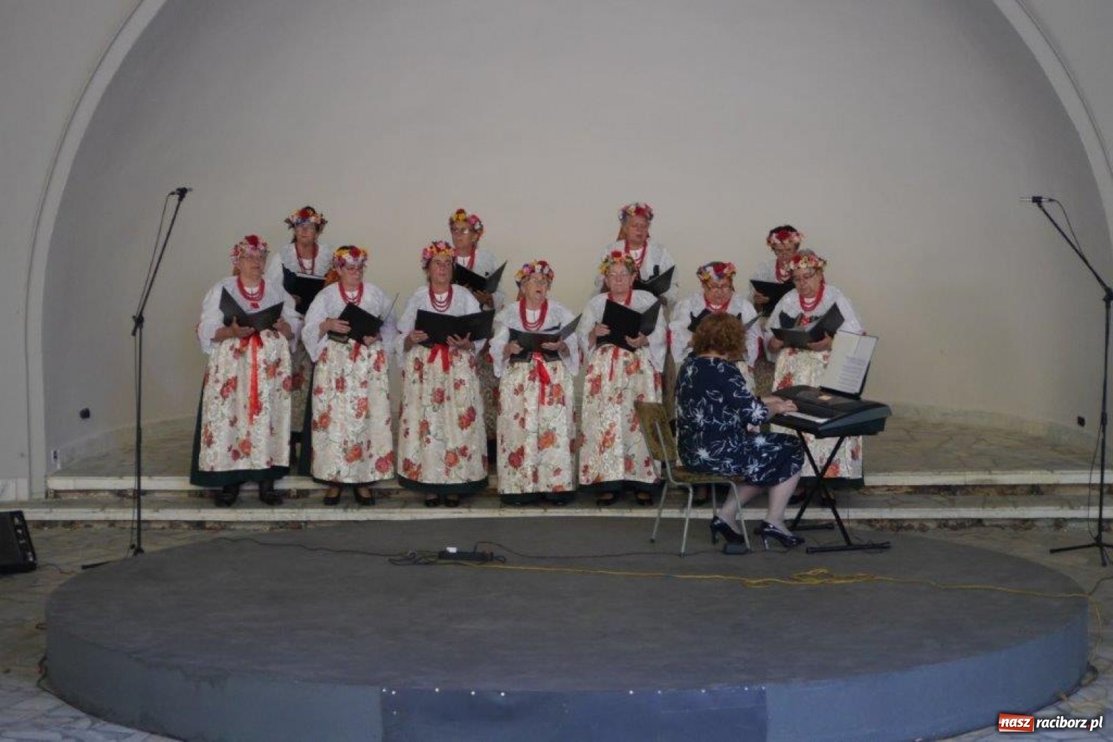 Zdjęcie w galerii na portalu naszraciborz.pl: W Rudach zaśpiewali ku pamięci Juliusza Rogera [FOTO] wiadomości z regionu