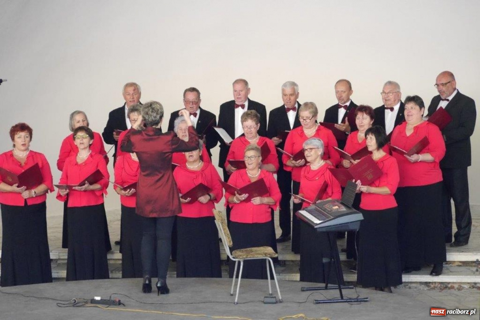 Zdjęcie w galerii na portalu naszraciborz.pl: W Rudach zaśpiewali ku pamięci Juliusza Rogera [FOTO] wiadomości z regionu