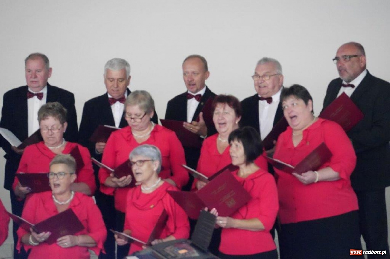 Zdjęcie w galerii na portalu naszraciborz.pl: W Rudach zaśpiewali ku pamięci Juliusza Rogera [FOTO] wiadomości z regionu