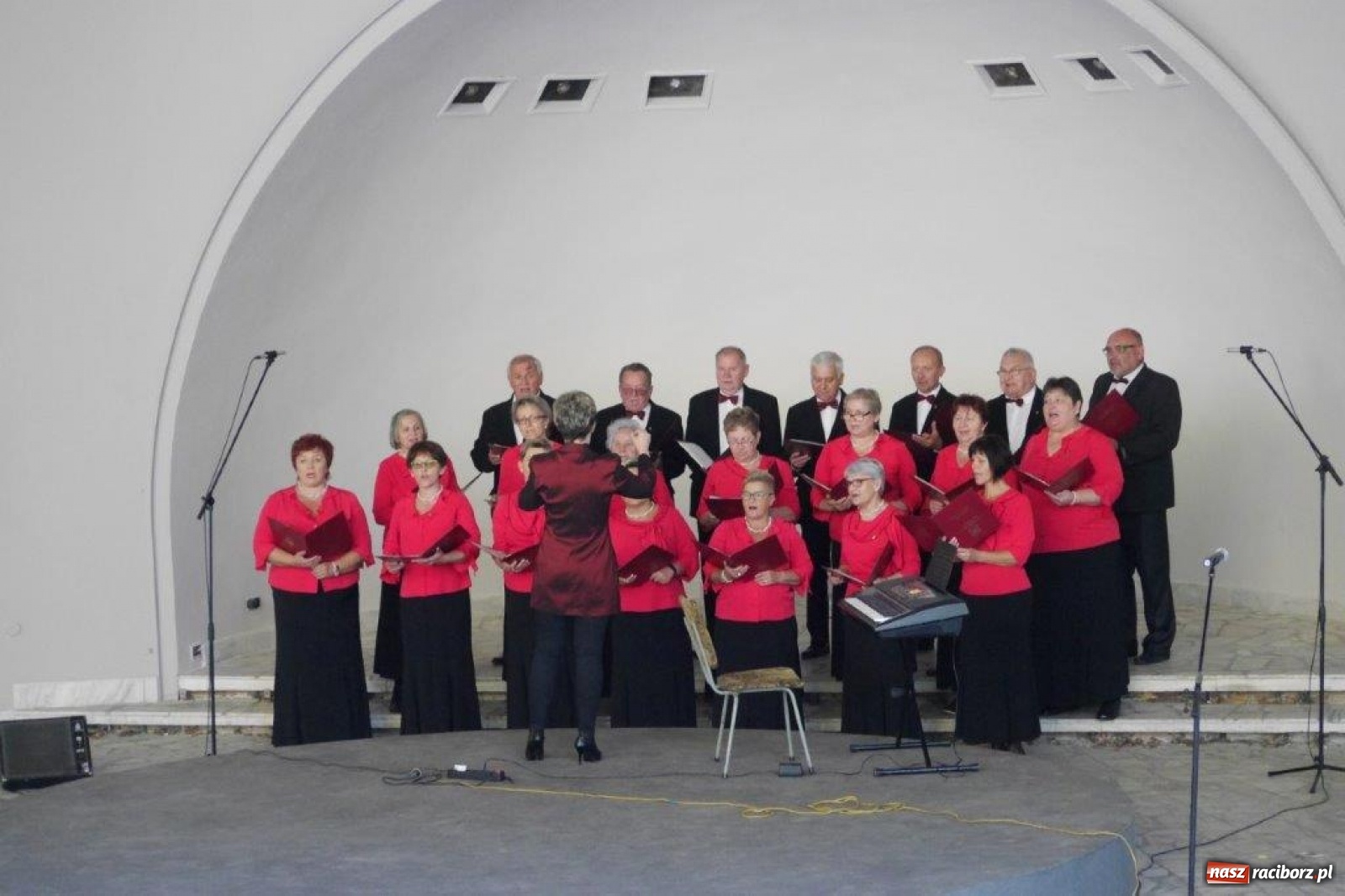 Zdjęcie w galerii na portalu naszraciborz.pl: W Rudach zaśpiewali ku pamięci Juliusza Rogera [FOTO] wiadomości z regionu
