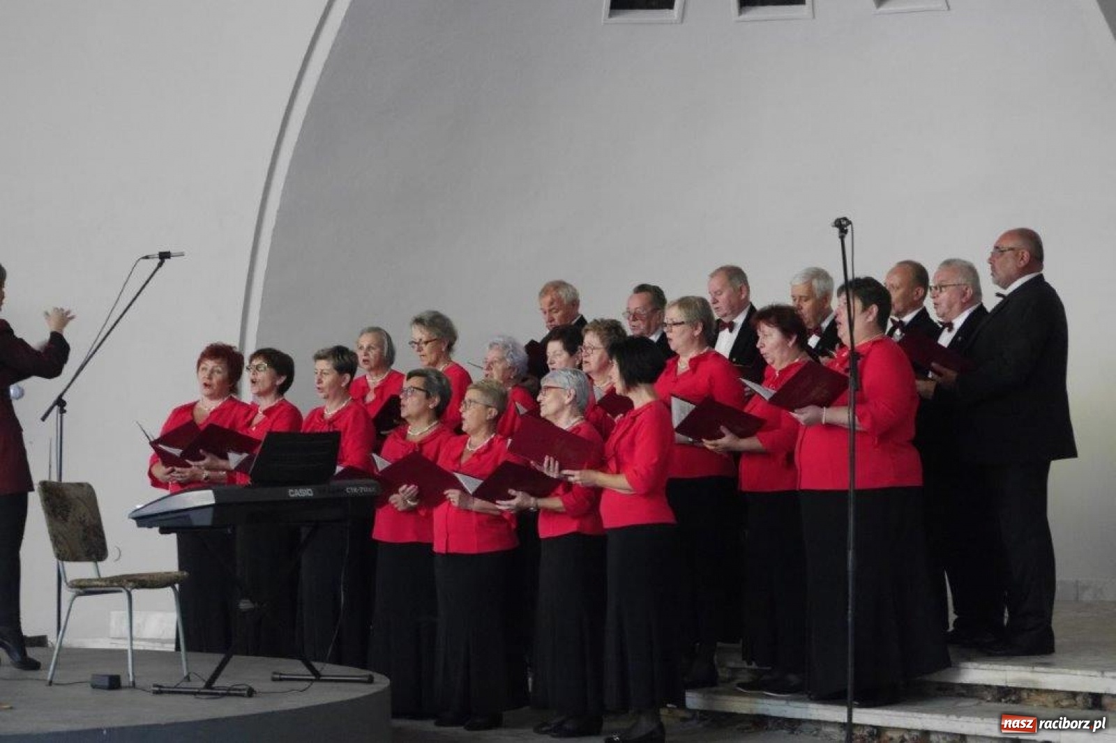 Zdjęcie w galerii na portalu naszraciborz.pl: W Rudach zaśpiewali ku pamięci Juliusza Rogera [FOTO] wiadomości z regionu