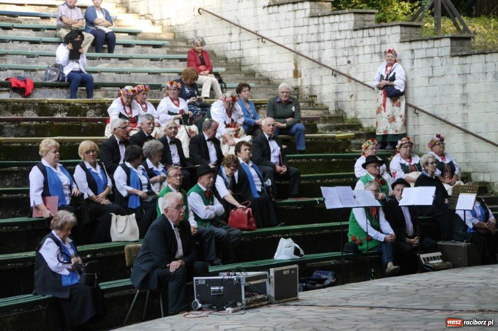 Zdjęcie w galerii na portalu naszraciborz.pl: W Rudach zaśpiewali ku pamięci Juliusza Rogera [FOTO] wiadomości z regionu