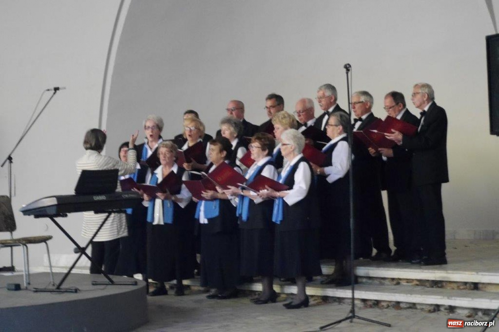 Zdjęcie w galerii na portalu naszraciborz.pl: W Rudach zaśpiewali ku pamięci Juliusza Rogera [FOTO] wiadomości z regionu