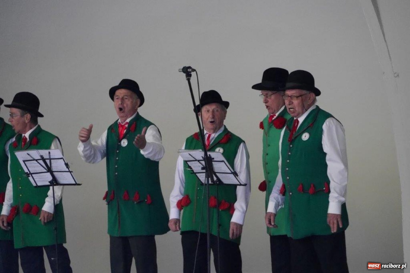 Zdjęcie w galerii na portalu naszraciborz.pl: W Rudach zaśpiewali ku pamięci Juliusza Rogera [FOTO] wiadomości z regionu