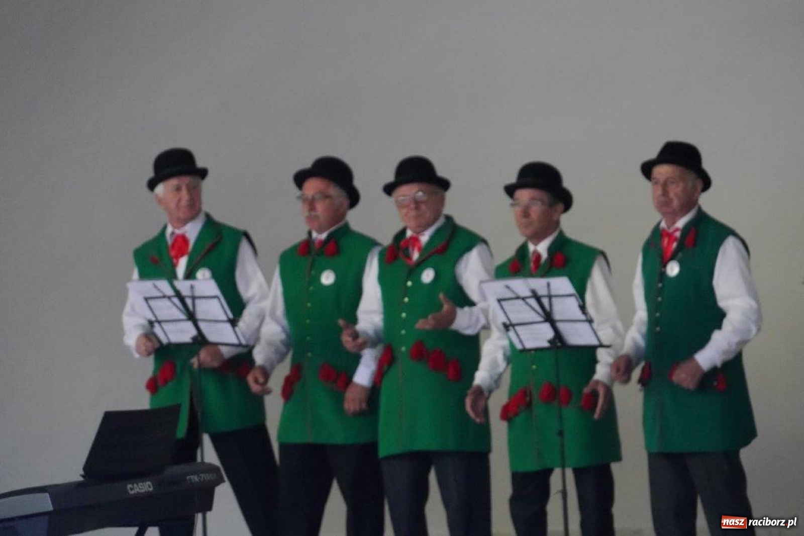 Zdjęcie w galerii na portalu naszraciborz.pl: W Rudach zaśpiewali ku pamięci Juliusza Rogera [FOTO] wiadomości z regionu