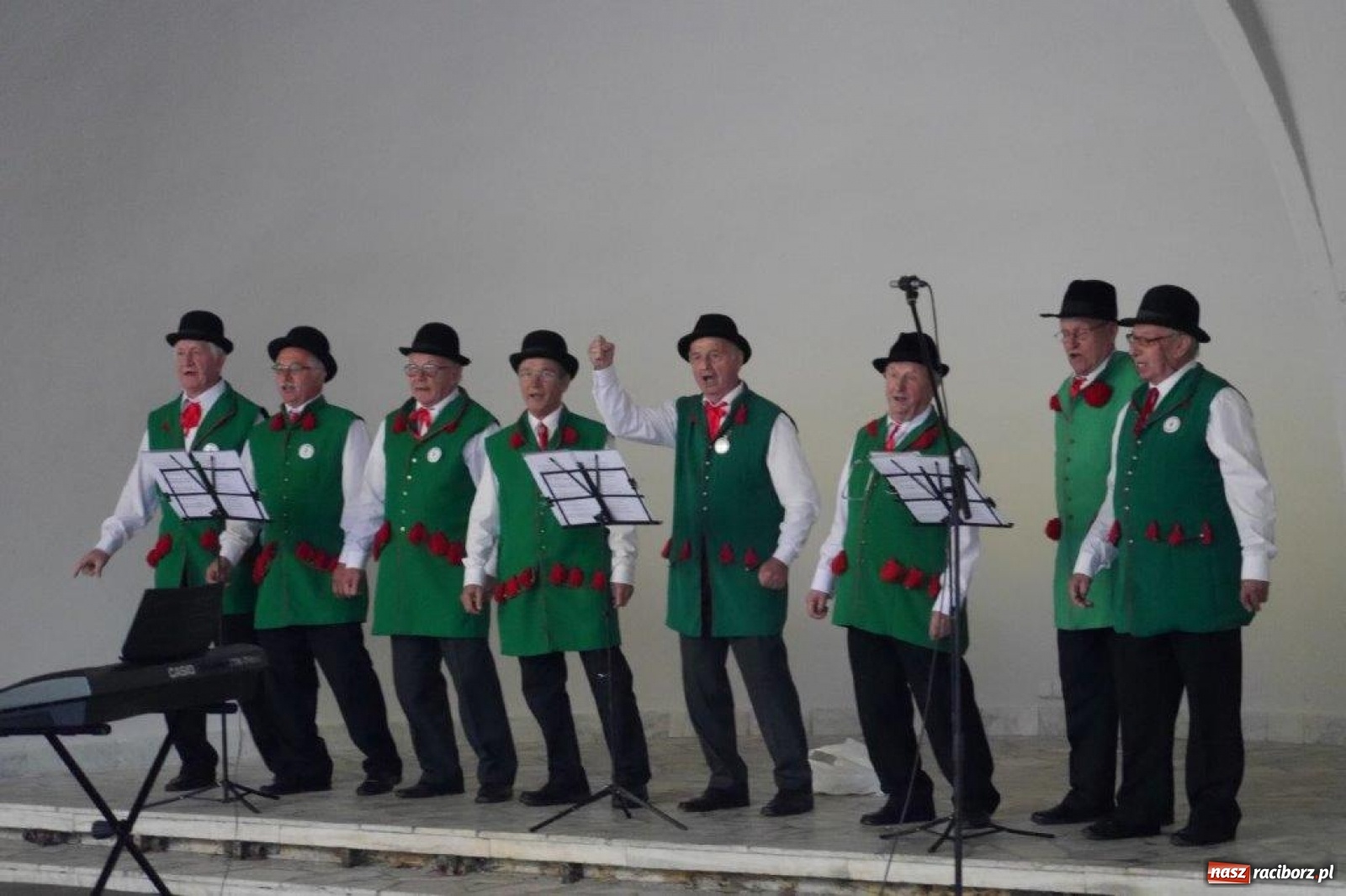 Zdjęcie w galerii na portalu naszraciborz.pl: W Rudach zaśpiewali ku pamięci Juliusza Rogera [FOTO] wiadomości z regionu
