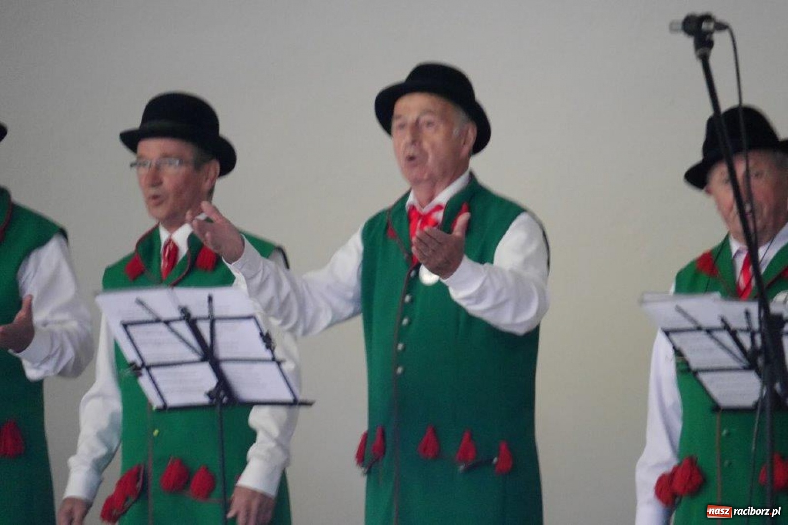 Zdjęcie w galerii na portalu naszraciborz.pl: W Rudach zaśpiewali ku pamięci Juliusza Rogera [FOTO] wiadomości z regionu