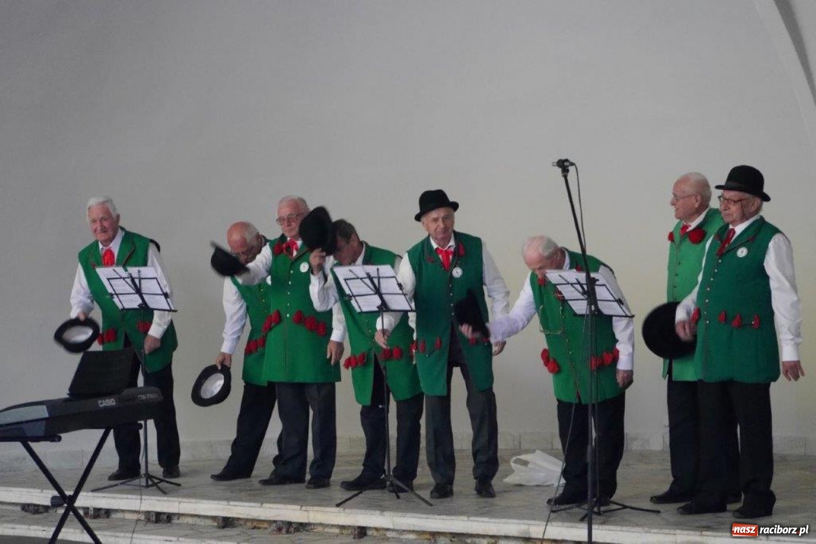 Zdjęcie w galerii na portalu naszraciborz.pl: W Rudach zaśpiewali ku pamięci Juliusza Rogera [FOTO] wiadomości z regionu