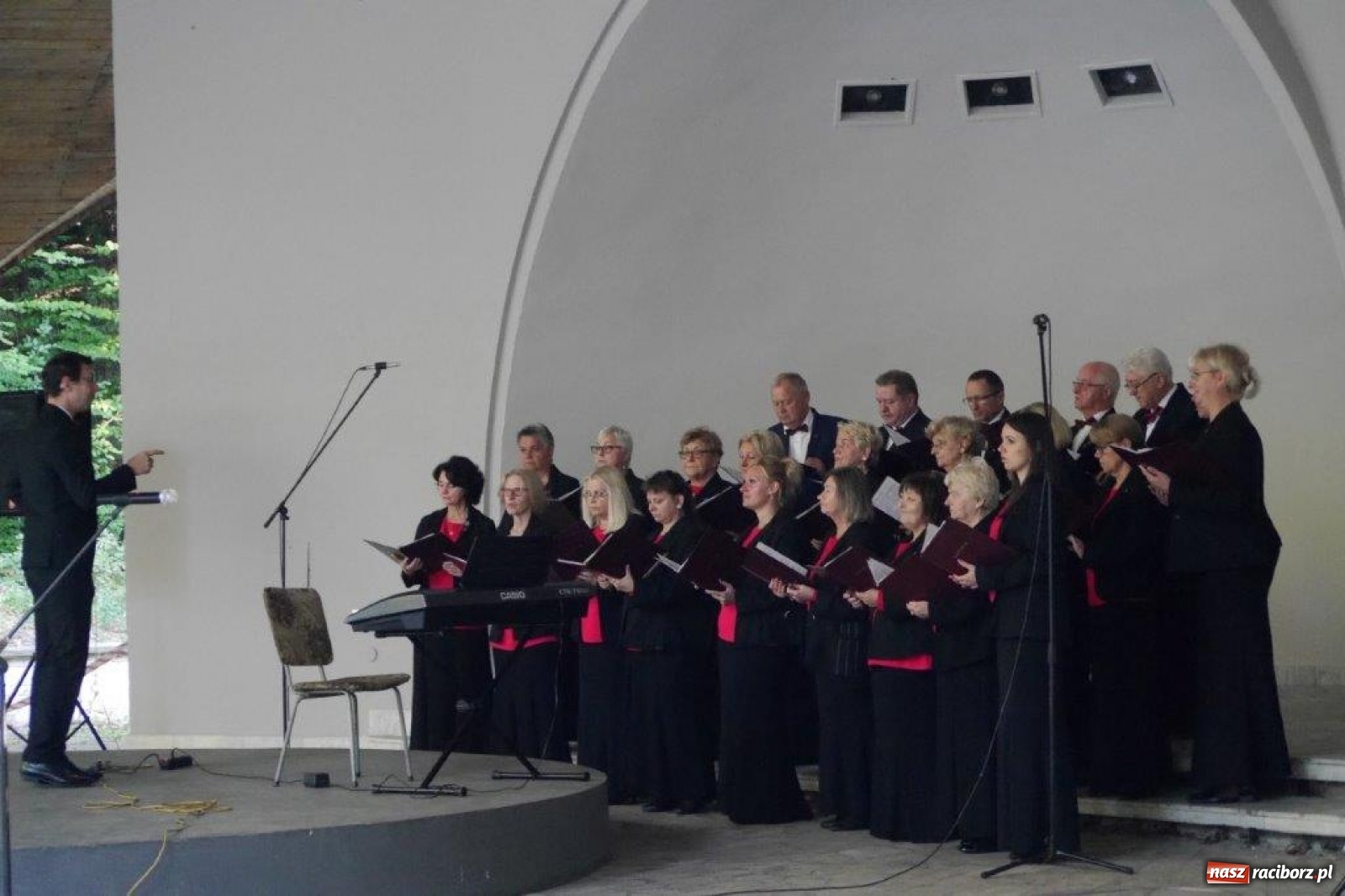 Zdjęcie w galerii na portalu naszraciborz.pl: W Rudach zaśpiewali ku pamięci Juliusza Rogera [FOTO] wiadomości z regionu