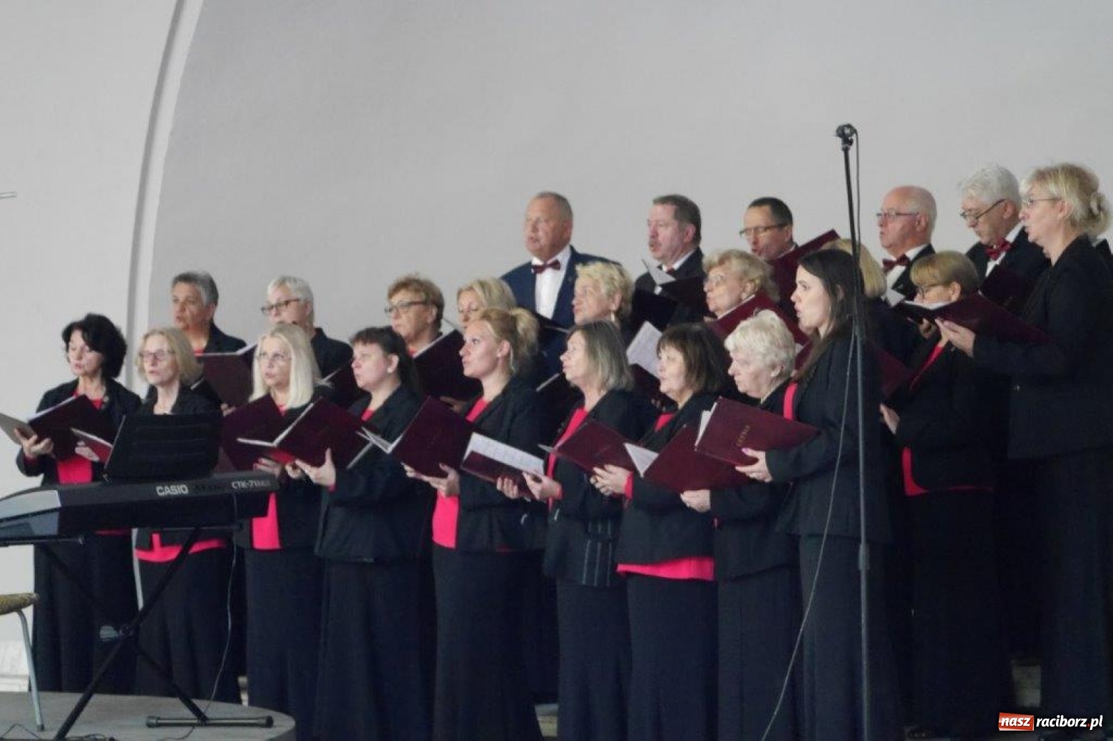 Zdjęcie w galerii na portalu naszraciborz.pl: W Rudach zaśpiewali ku pamięci Juliusza Rogera [FOTO] wiadomości z regionu