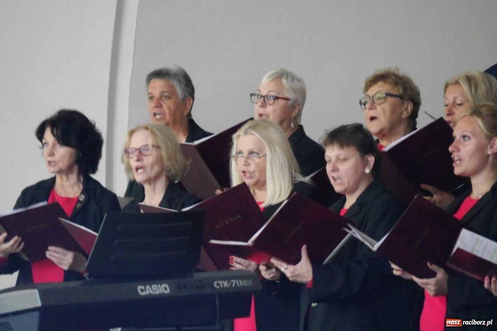 Zdjęcie w galerii na portalu naszraciborz.pl: W Rudach zaśpiewali ku pamięci Juliusza Rogera [FOTO] wiadomości z regionu