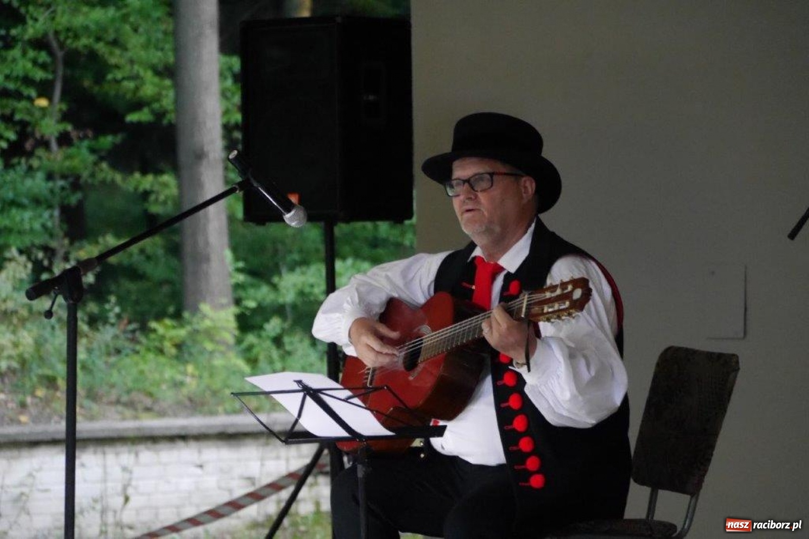 Zdjęcie w galerii na portalu naszraciborz.pl: W Rudach zaśpiewali ku pamięci Juliusza Rogera [FOTO] wiadomości z regionu