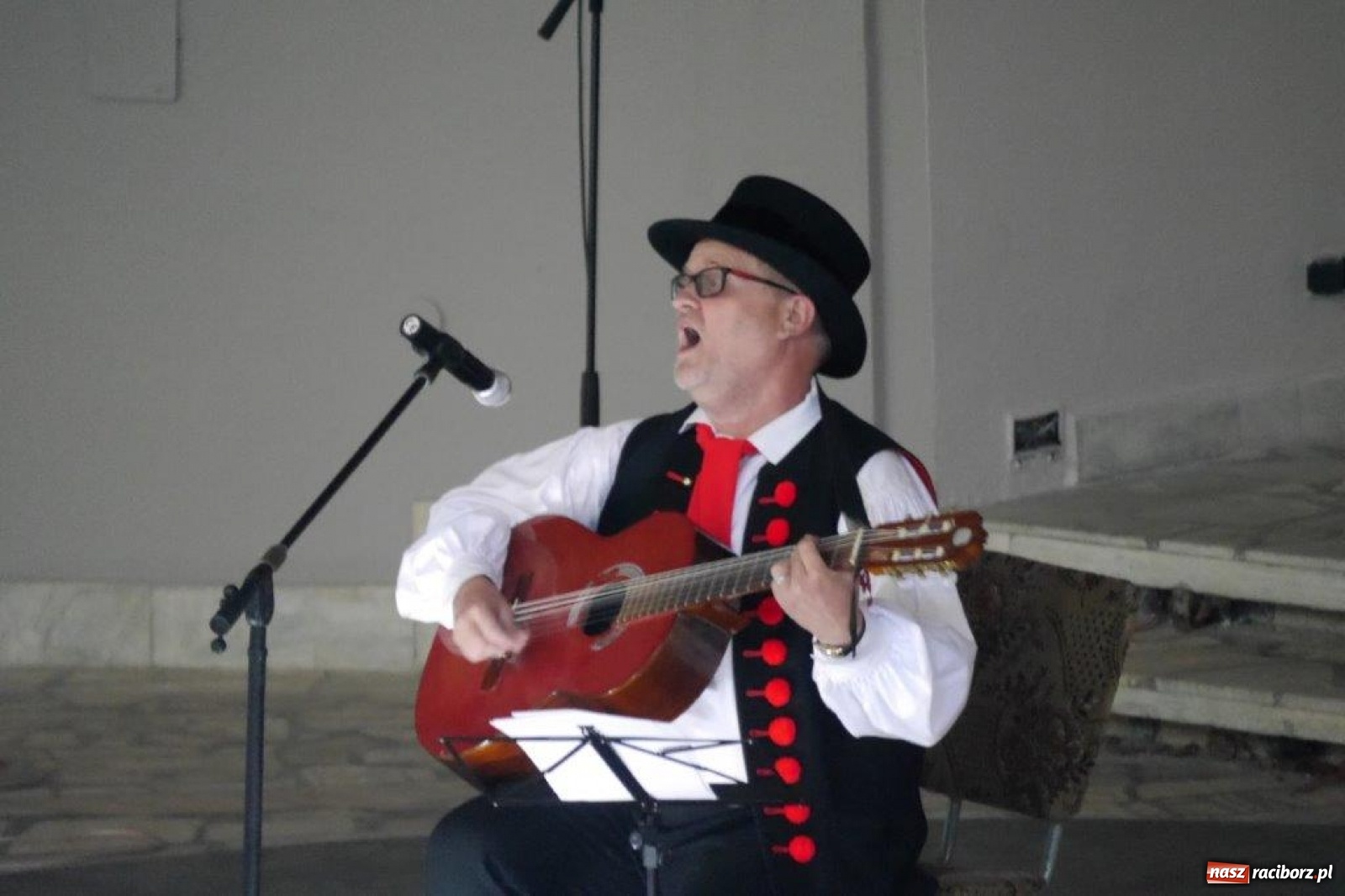 Zdjęcie w galerii na portalu naszraciborz.pl: W Rudach zaśpiewali ku pamięci Juliusza Rogera [FOTO] wiadomości z regionu