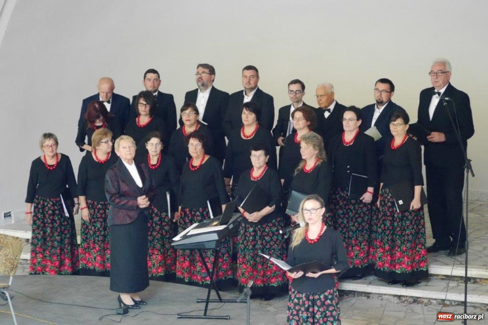 Zdjęcie w galerii na portalu naszraciborz.pl: W Rudach zaśpiewali ku pamięci Juliusza Rogera [FOTO] wiadomości z regionu