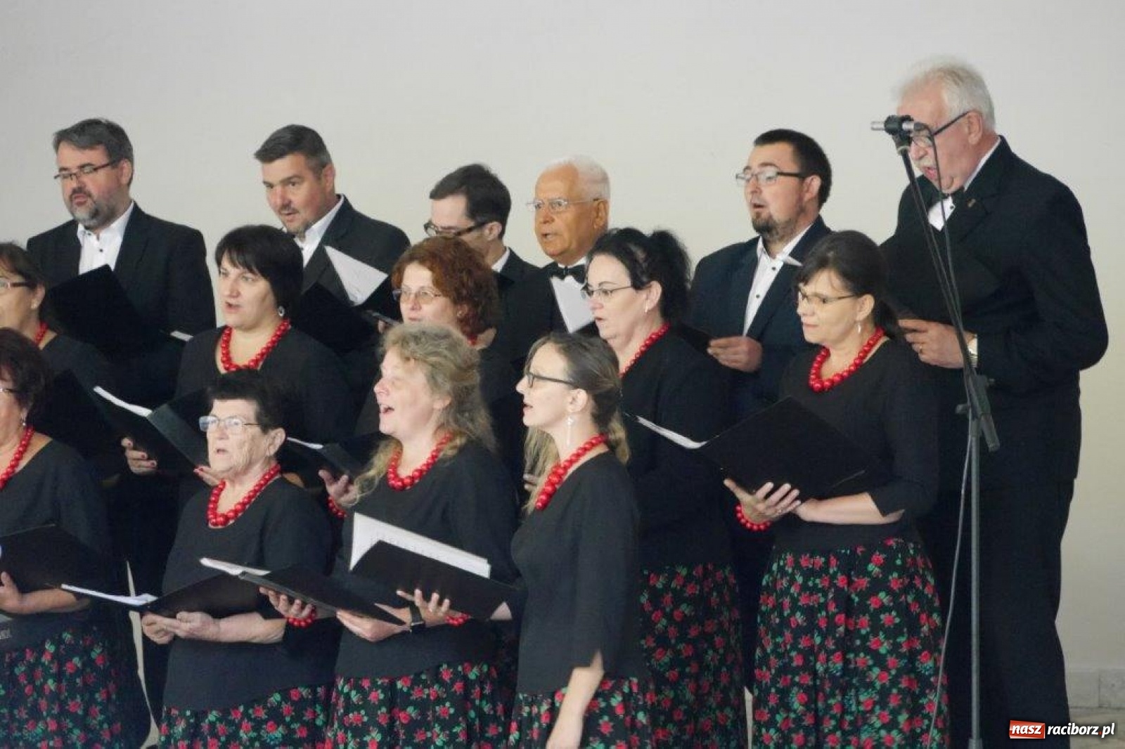 Zdjęcie w galerii na portalu naszraciborz.pl: W Rudach zaśpiewali ku pamięci Juliusza Rogera [FOTO] wiadomości z regionu