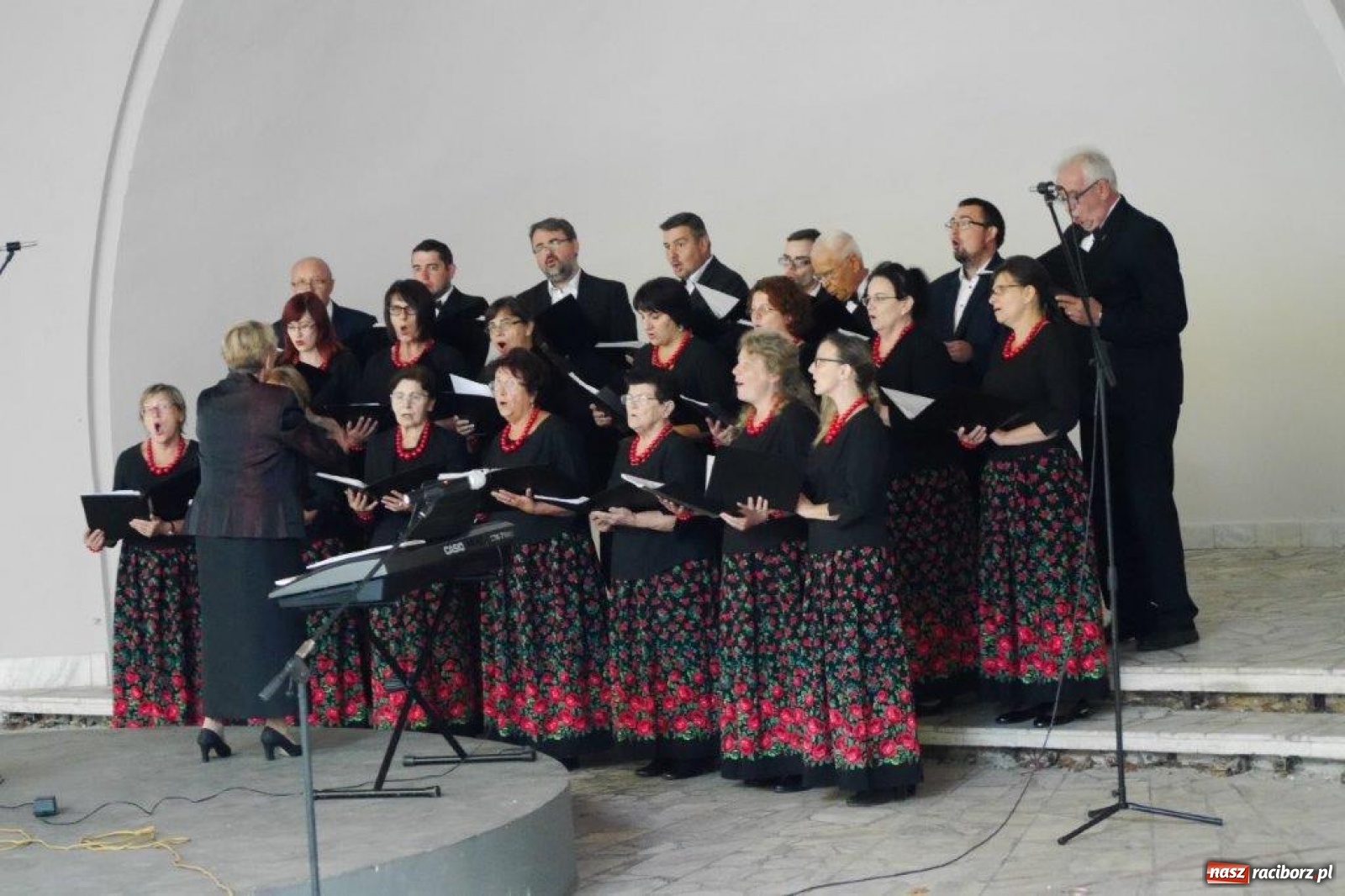 Zdjęcie w galerii na portalu naszraciborz.pl: W Rudach zaśpiewali ku pamięci Juliusza Rogera [FOTO] wiadomości z regionu