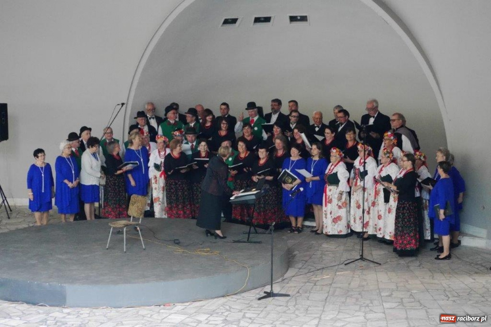 Zdjęcie w galerii na portalu naszraciborz.pl: W Rudach zaśpiewali ku pamięci Juliusza Rogera [FOTO] wiadomości z regionu