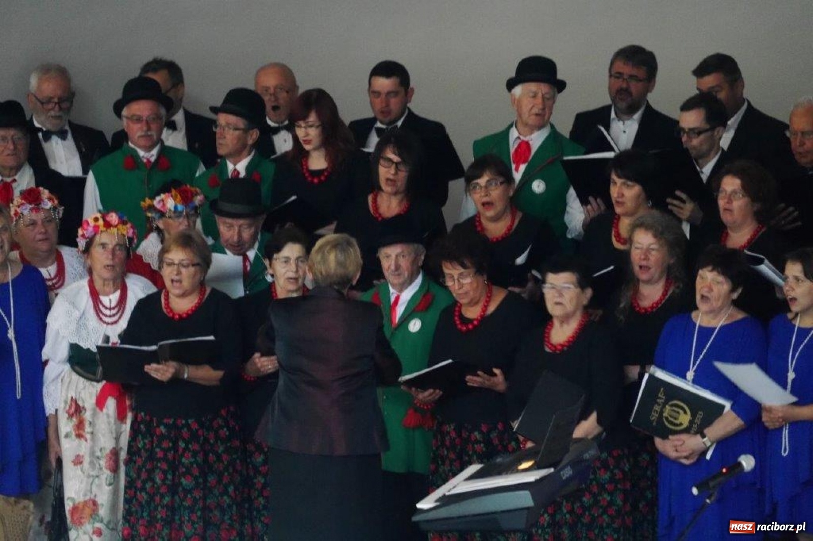 Zdjęcie w galerii na portalu naszraciborz.pl: W Rudach zaśpiewali ku pamięci Juliusza Rogera [FOTO] wiadomości z regionu