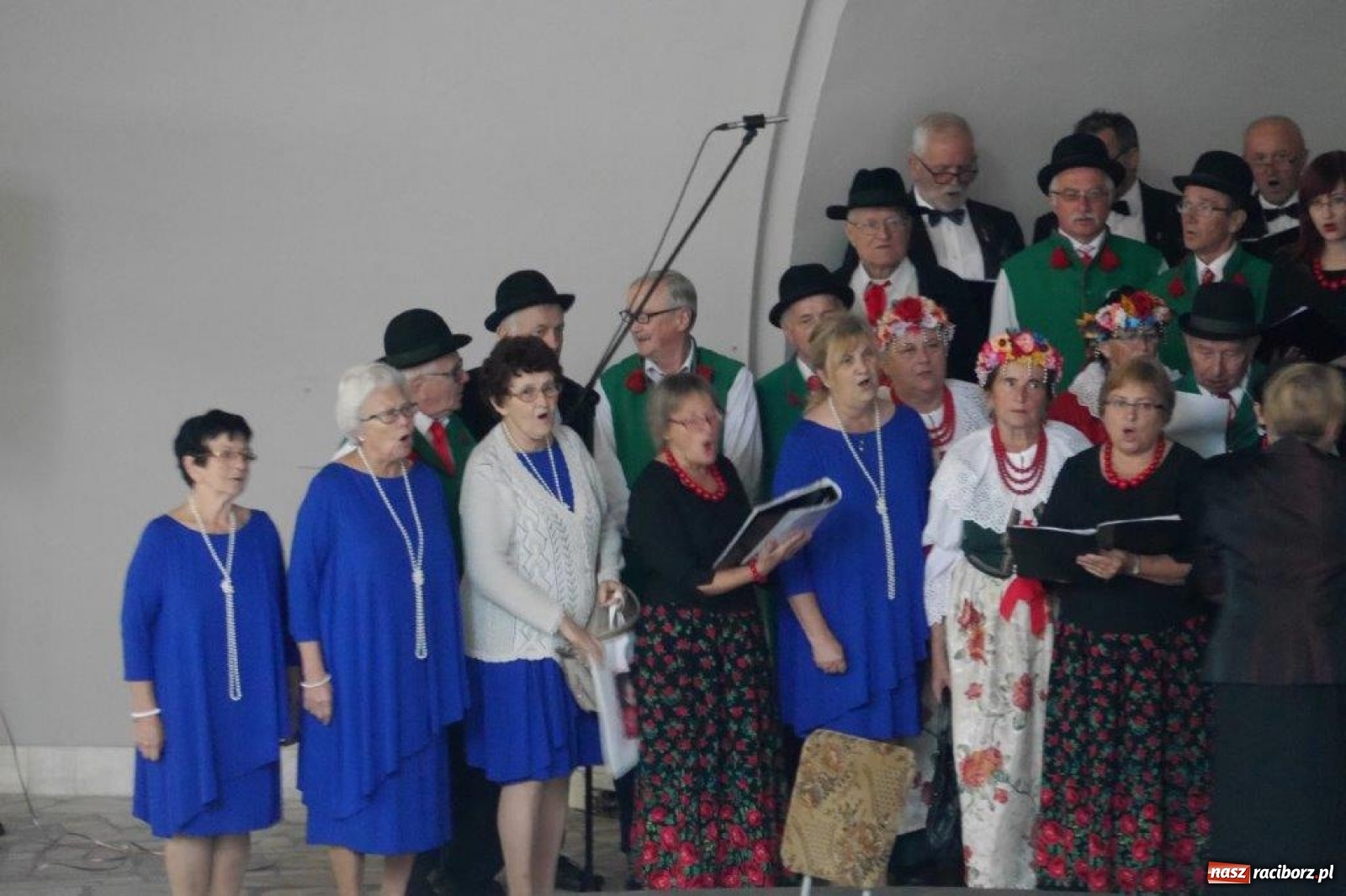 Zdjęcie w galerii na portalu naszraciborz.pl: W Rudach zaśpiewali ku pamięci Juliusza Rogera [FOTO] wiadomości z regionu