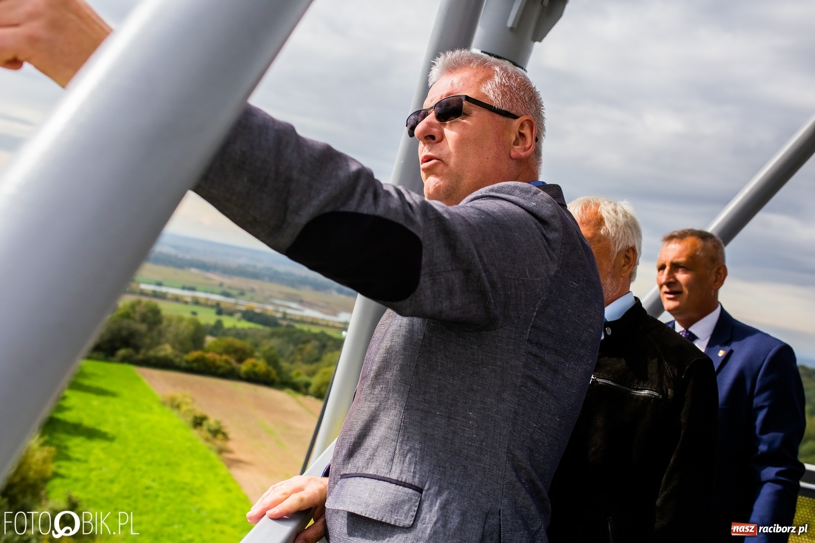 Zdjęcie w galerii na portalu naszraciborz.pl: Oficjalne otwarcie wieży widokowej w Pogrzebieniu wiadomości z regionu