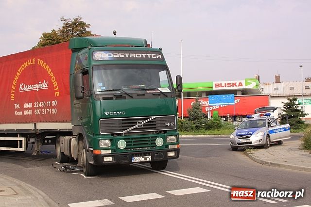 Zdjęcie w galerii na portalu naszraciborz.pl: Tir potrącił rowerzystkę wiadomości z regionu