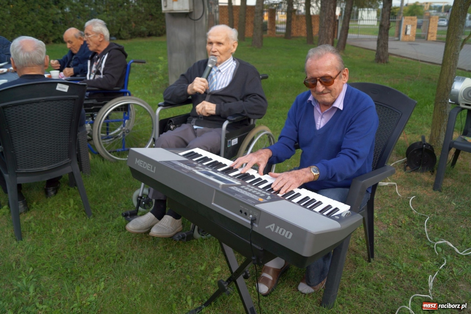 Zdjęcie w galerii na portalu naszraciborz.pl: Ognisko wspomnień w Złotej Jesieni  wiadomości z regionu