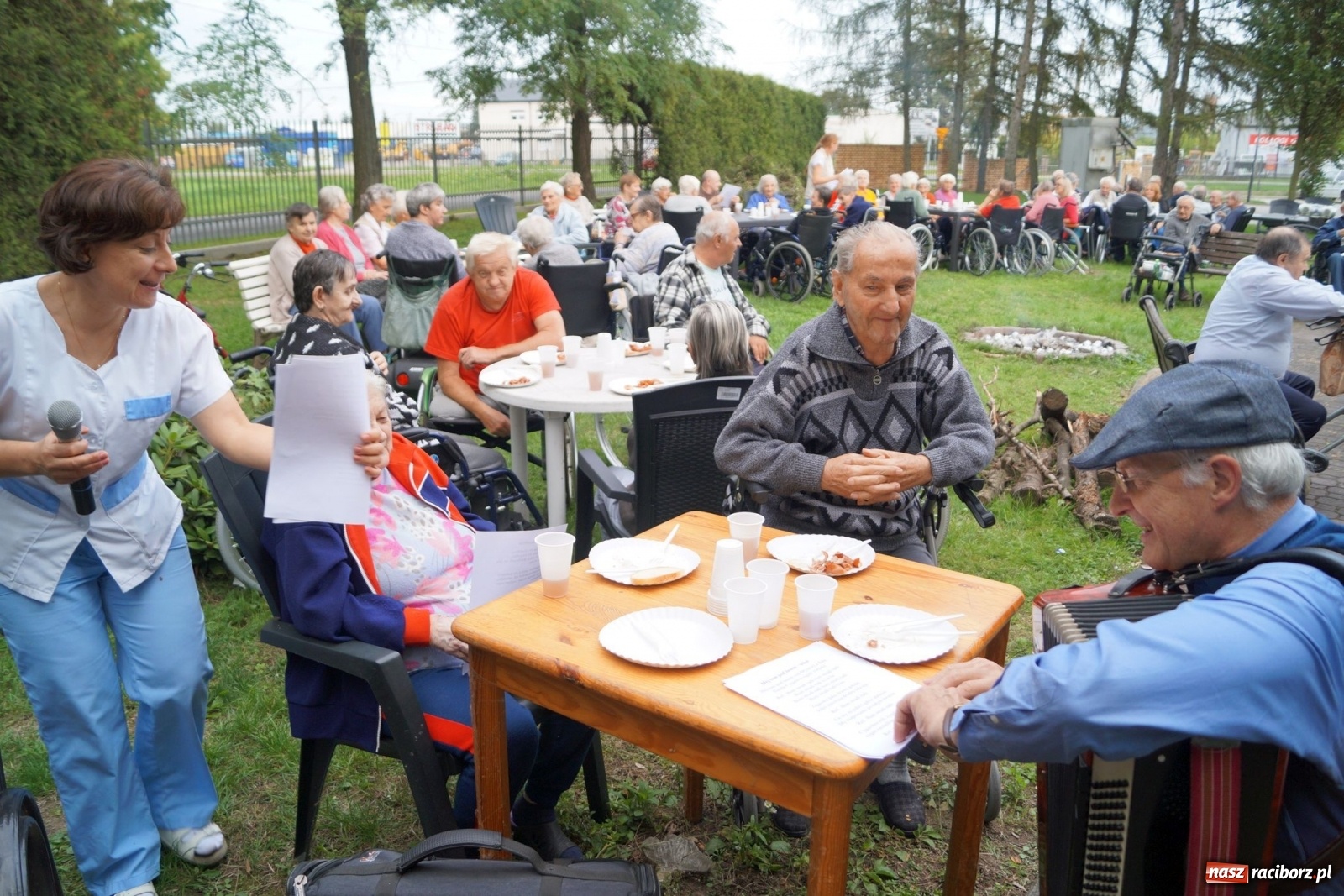 Zdjęcie w galerii na portalu naszraciborz.pl: Ognisko wspomnień w Złotej Jesieni  wiadomości z regionu