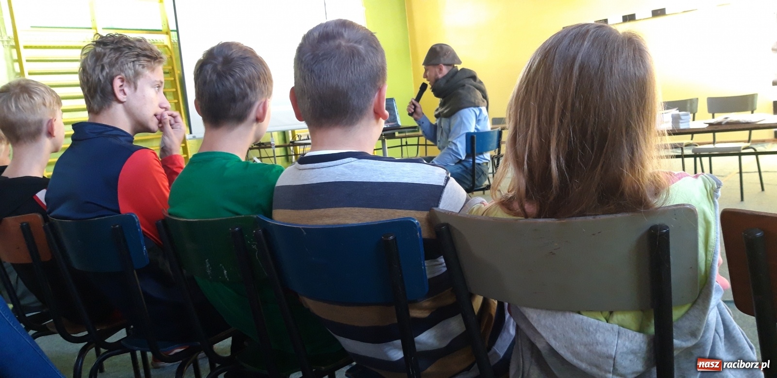 Zdjęcie w galerii na portalu naszraciborz.pl: Szymon Bolik opowiadał w Rudach o trolikach wiadomości z regionu