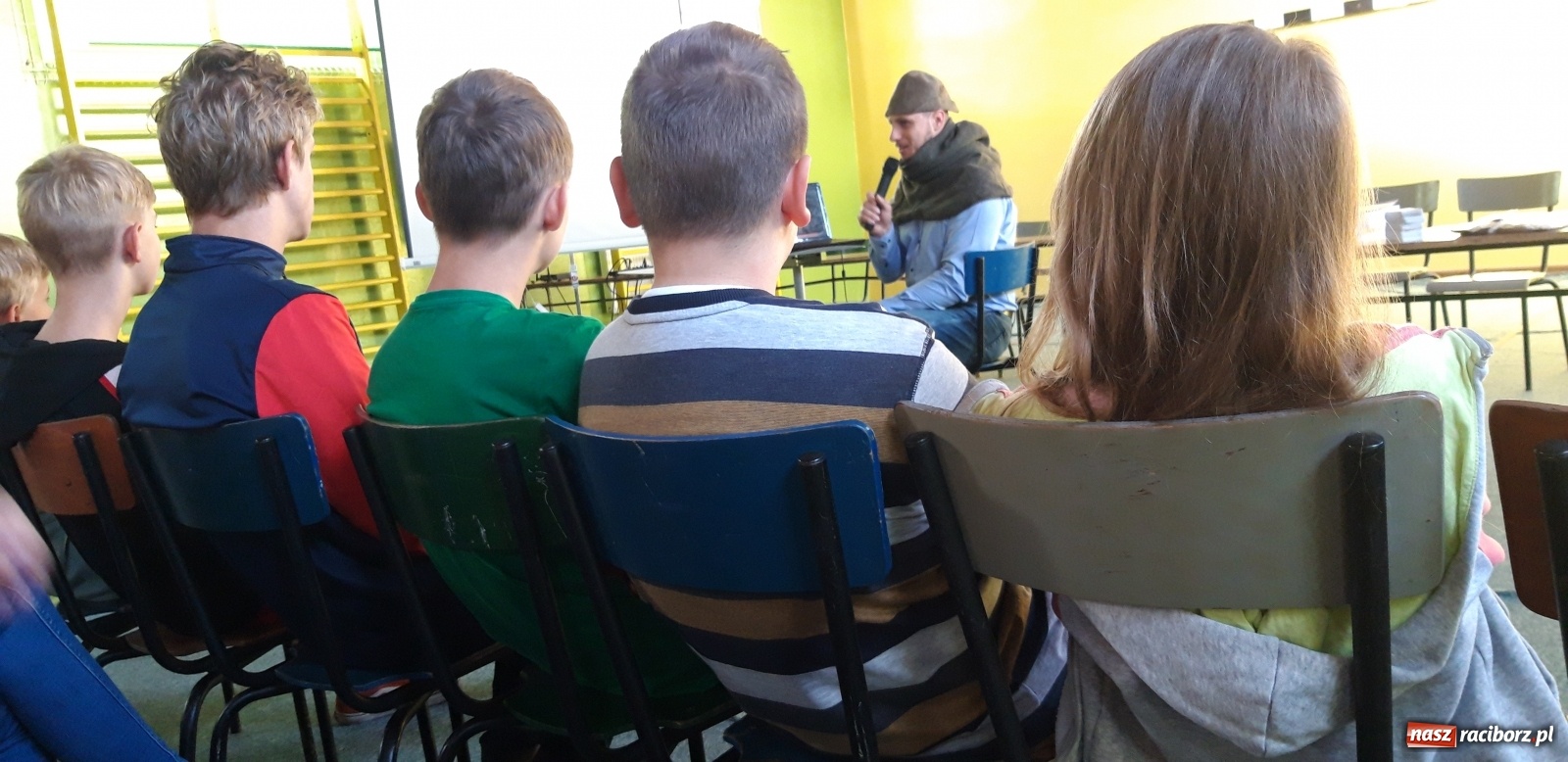 Zdjęcie w galerii na portalu naszraciborz.pl: Szymon Bolik opowiadał w Rudach o trolikach wiadomości z regionu