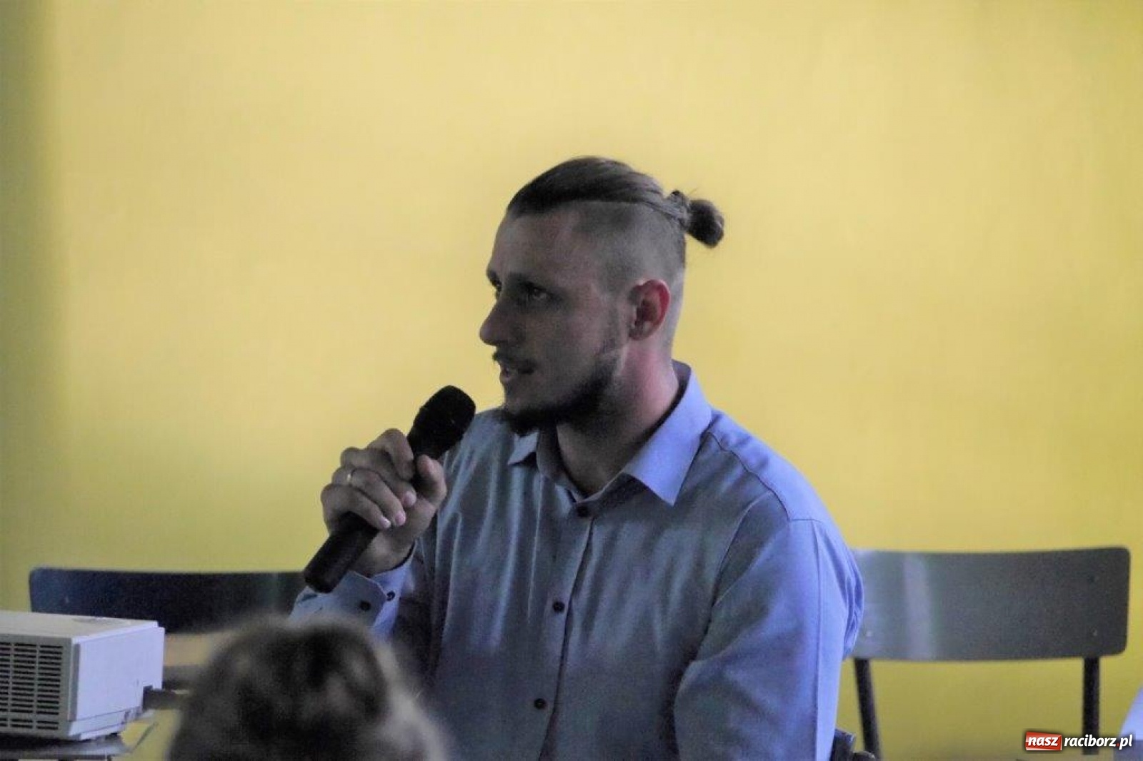 Zdjęcie w galerii na portalu naszraciborz.pl: Szymon Bolik opowiadał w Rudach o trolikach wiadomości z regionu