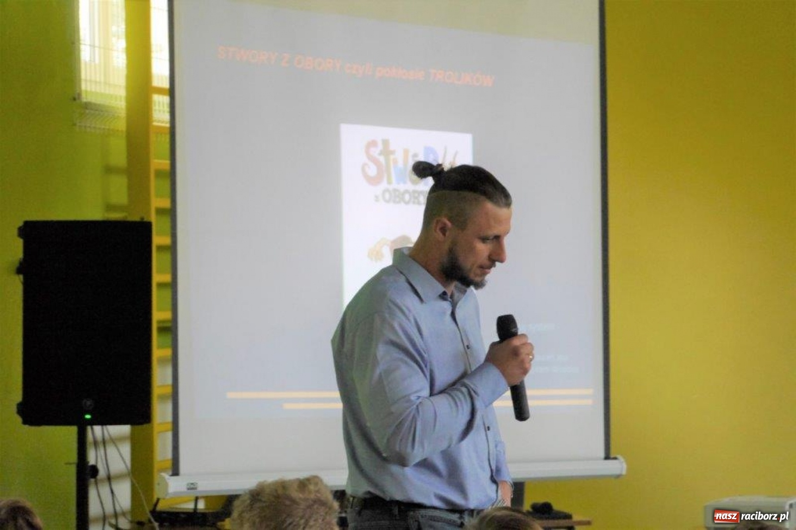 Zdjęcie w galerii na portalu naszraciborz.pl: Szymon Bolik opowiadał w Rudach o trolikach wiadomości z regionu