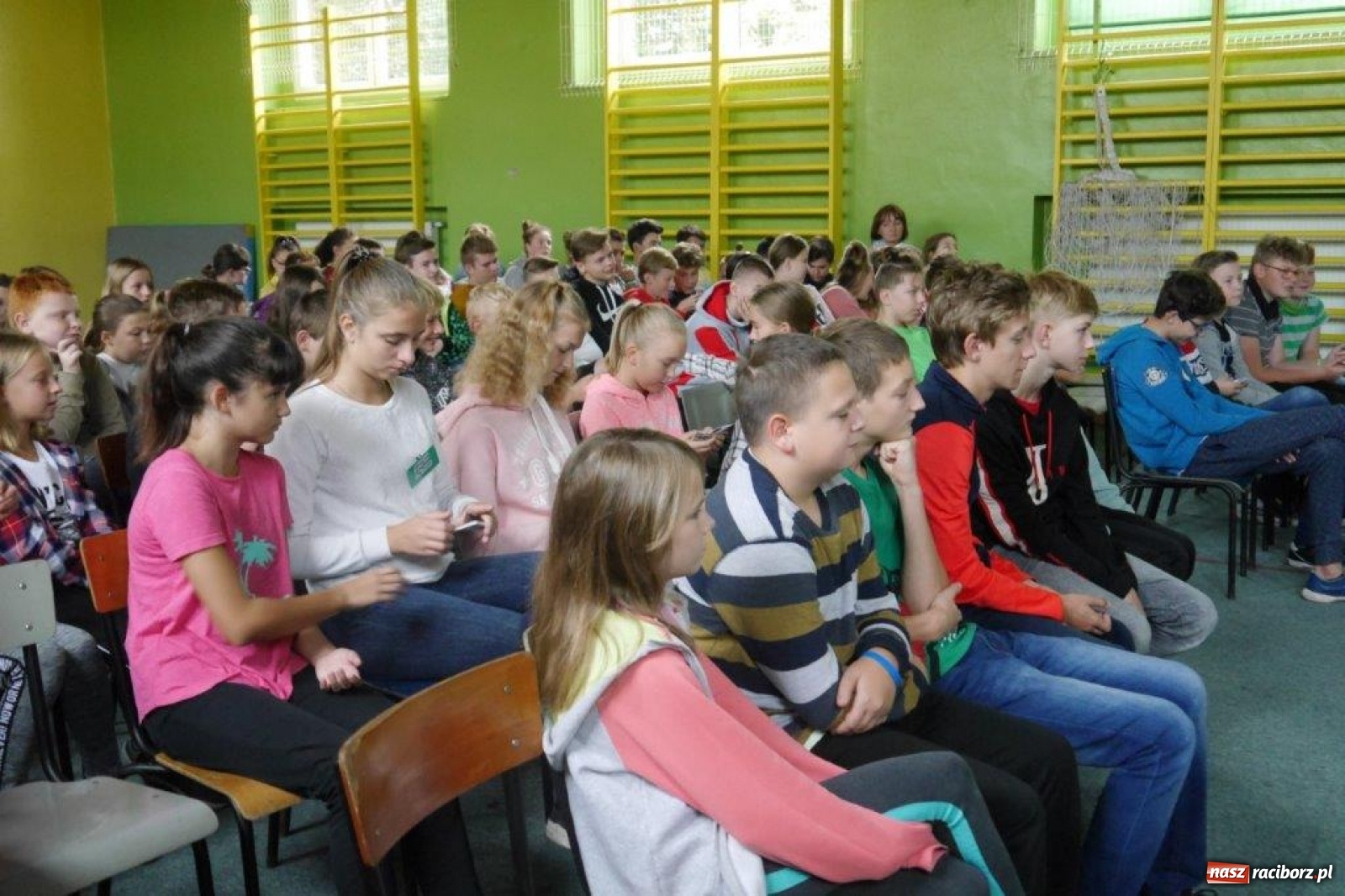 Zdjęcie w galerii na portalu naszraciborz.pl: Szymon Bolik opowiadał w Rudach o trolikach wiadomości z regionu