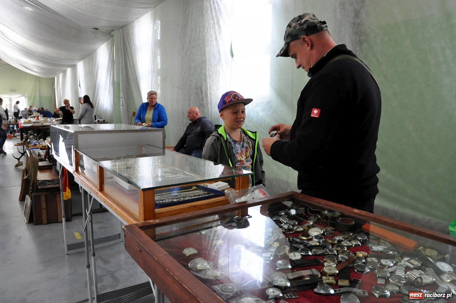 Zdjęcie w galerii na portalu naszraciborz.pl: Pierwszy jesienny targ staroci w Pietrowicach Wielkich [FOTO] wiadomości z regionu