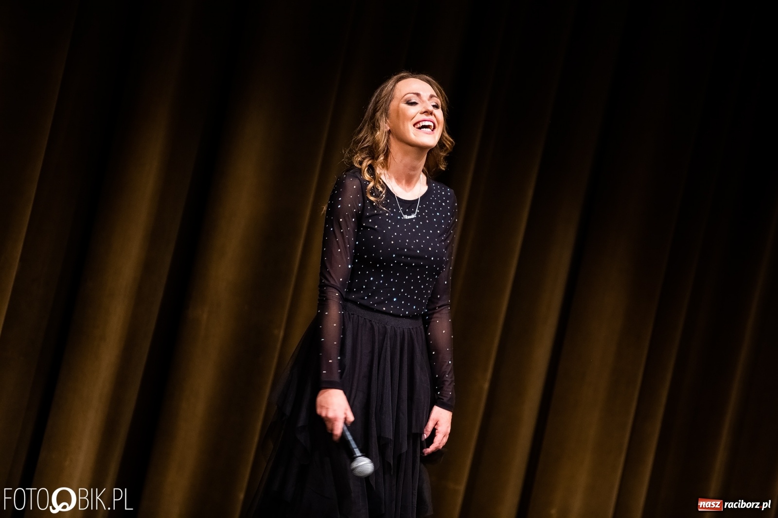 Zdjęcie w galerii na portalu naszraciborz.pl: Gala zespołu tanecznego Skaza w Raciborskim Centrum Kultury wiadomości z regionu