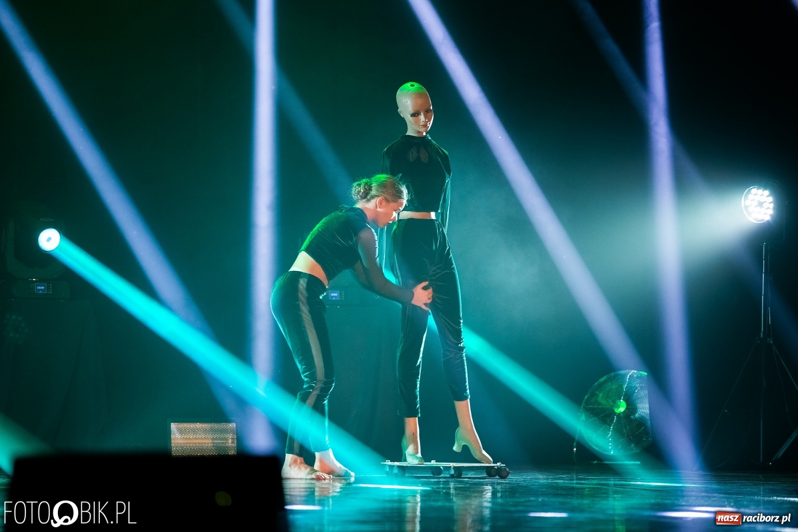 Zdjęcie w galerii na portalu naszraciborz.pl: Gala zespołu tanecznego Skaza w Raciborskim Centrum Kultury wiadomości z regionu