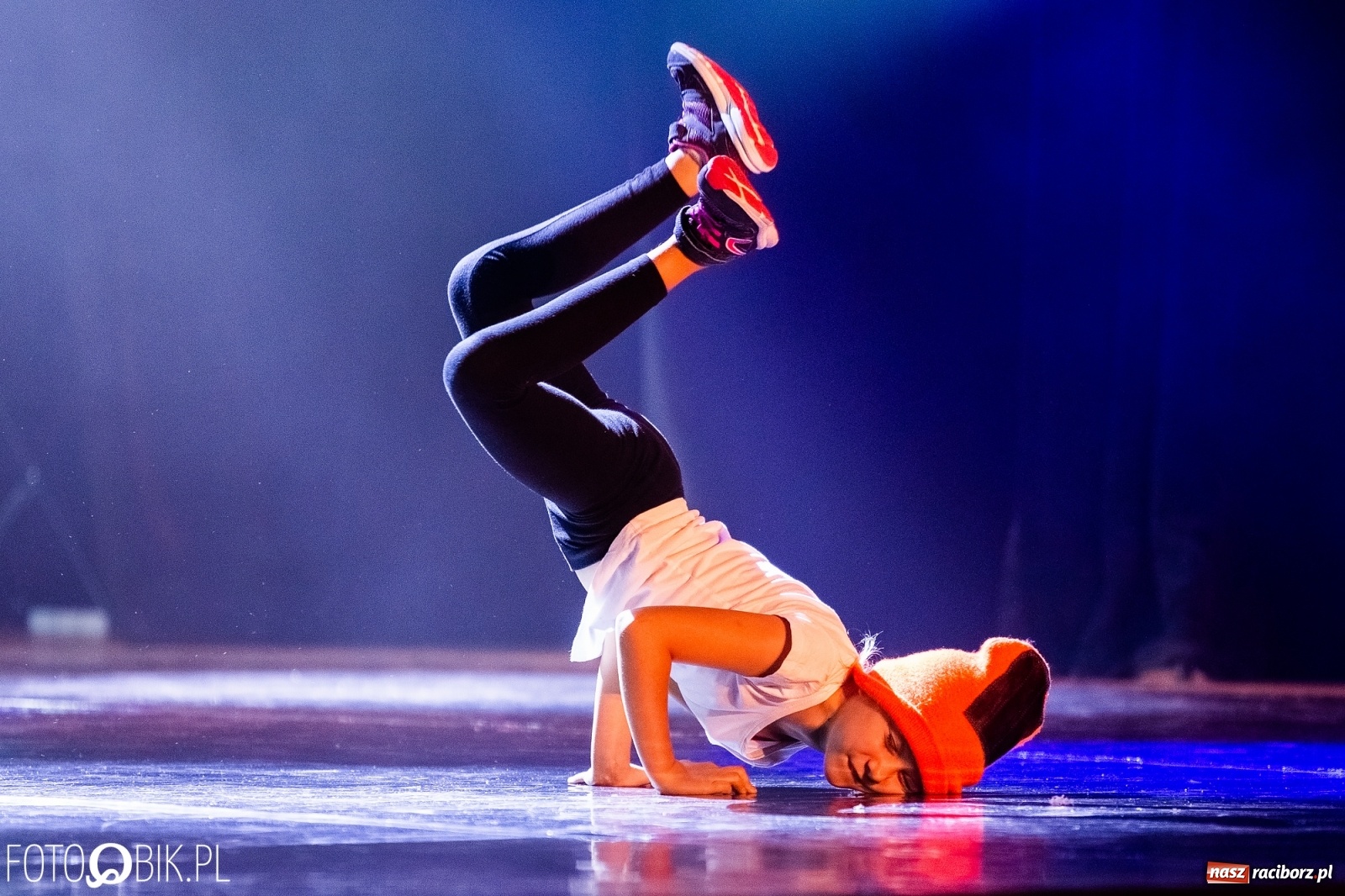 Zdjęcie w galerii na portalu naszraciborz.pl: Gala zespołu tanecznego Skaza w Raciborskim Centrum Kultury wiadomości z regionu