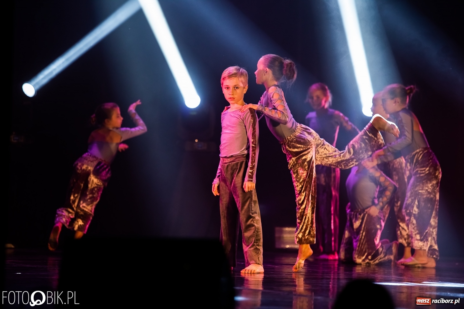 Zdjęcie w galerii na portalu naszraciborz.pl: Gala zespołu tanecznego Skaza w Raciborskim Centrum Kultury wiadomości z regionu