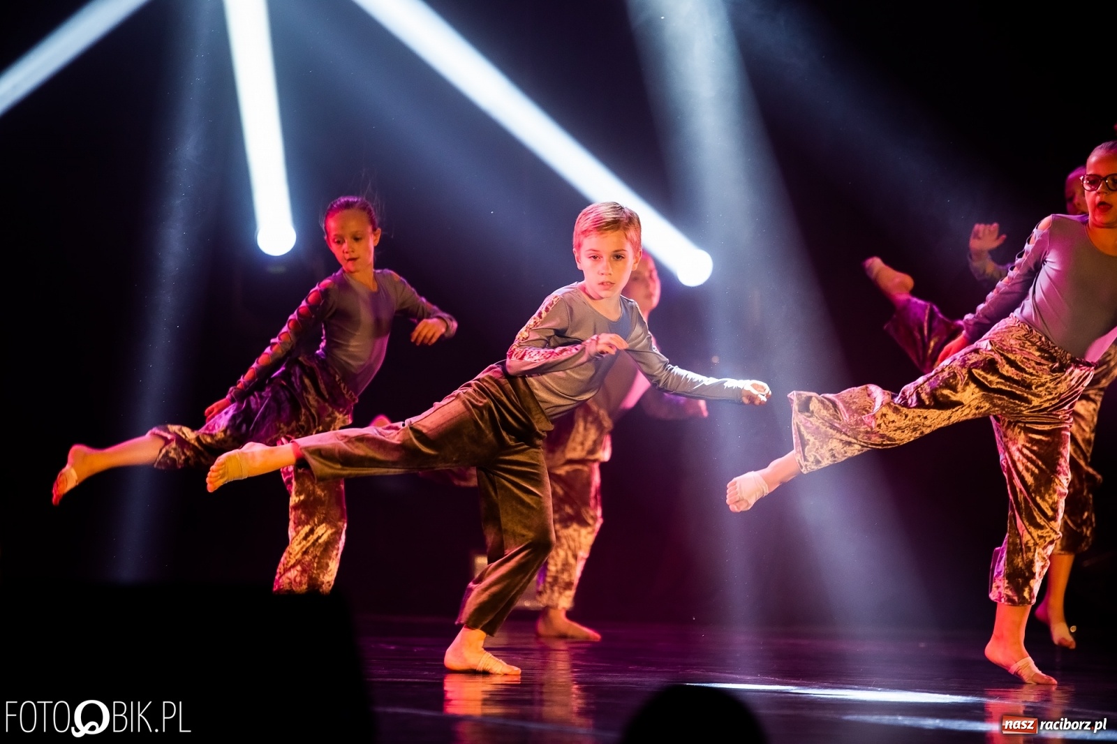 Zdjęcie w galerii na portalu naszraciborz.pl: Gala zespołu tanecznego Skaza w Raciborskim Centrum Kultury wiadomości z regionu
