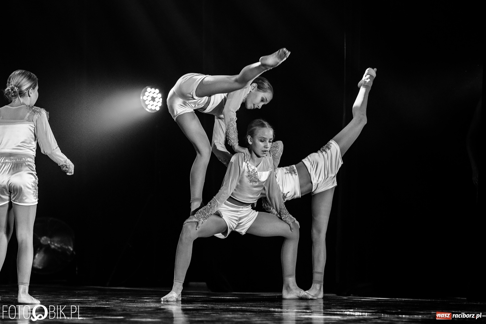 Zdjęcie w galerii na portalu naszraciborz.pl: Gala zespołu tanecznego Skaza w Raciborskim Centrum Kultury wiadomości z regionu