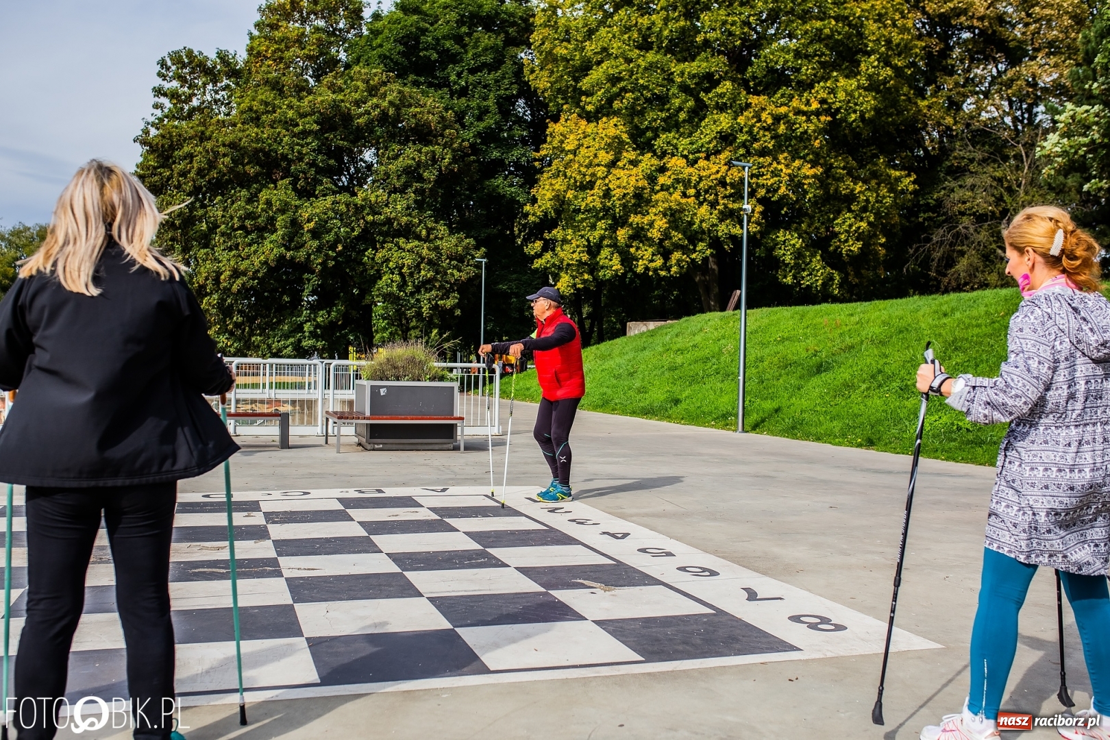 Zdjęcie w galerii na portalu naszraciborz.pl: Trening Nordic Walking na Przystani Kajakowej wiadomości z regionu