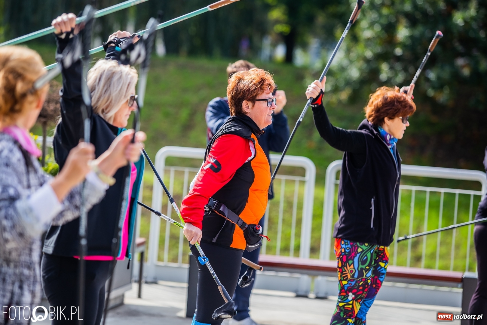 Zdjęcie w galerii na portalu naszraciborz.pl: Trening Nordic Walking na Przystani Kajakowej wiadomości z regionu