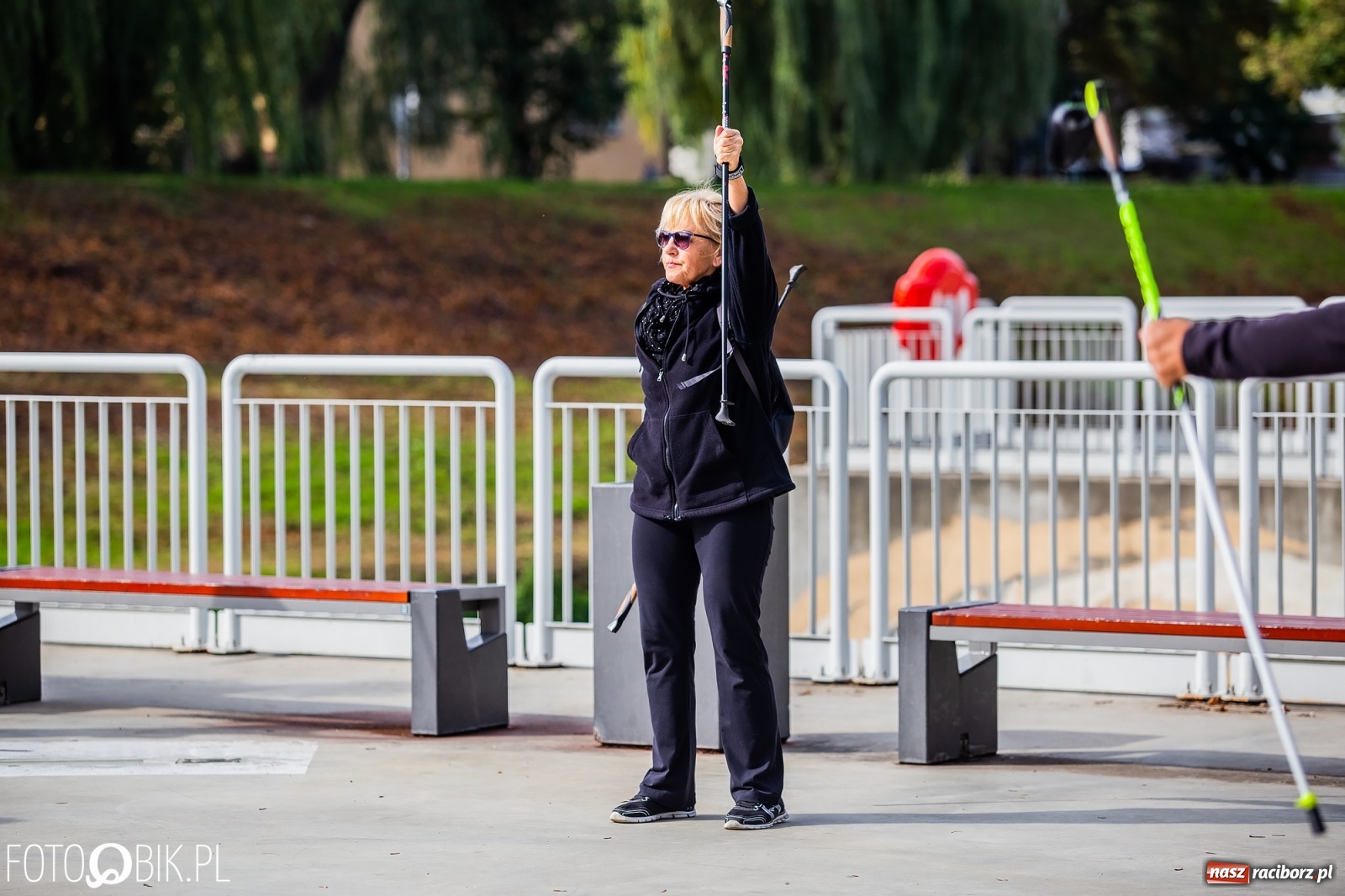 Zdjęcie w galerii na portalu naszraciborz.pl: Trening Nordic Walking na Przystani Kajakowej wiadomości z regionu