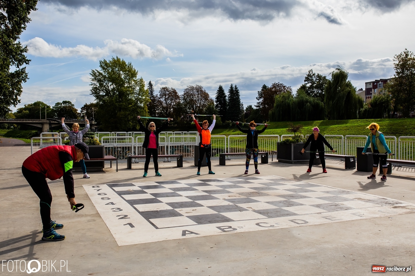 Zdjęcie w galerii na portalu naszraciborz.pl: Trening Nordic Walking na Przystani Kajakowej wiadomości z regionu