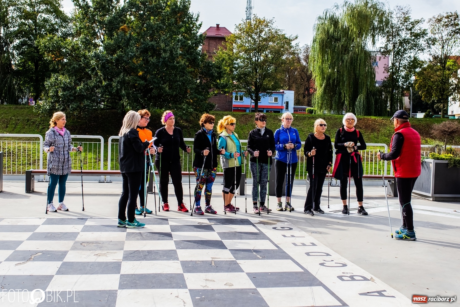Zdjęcie w galerii na portalu naszraciborz.pl: Trening Nordic Walking na Przystani Kajakowej wiadomości z regionu