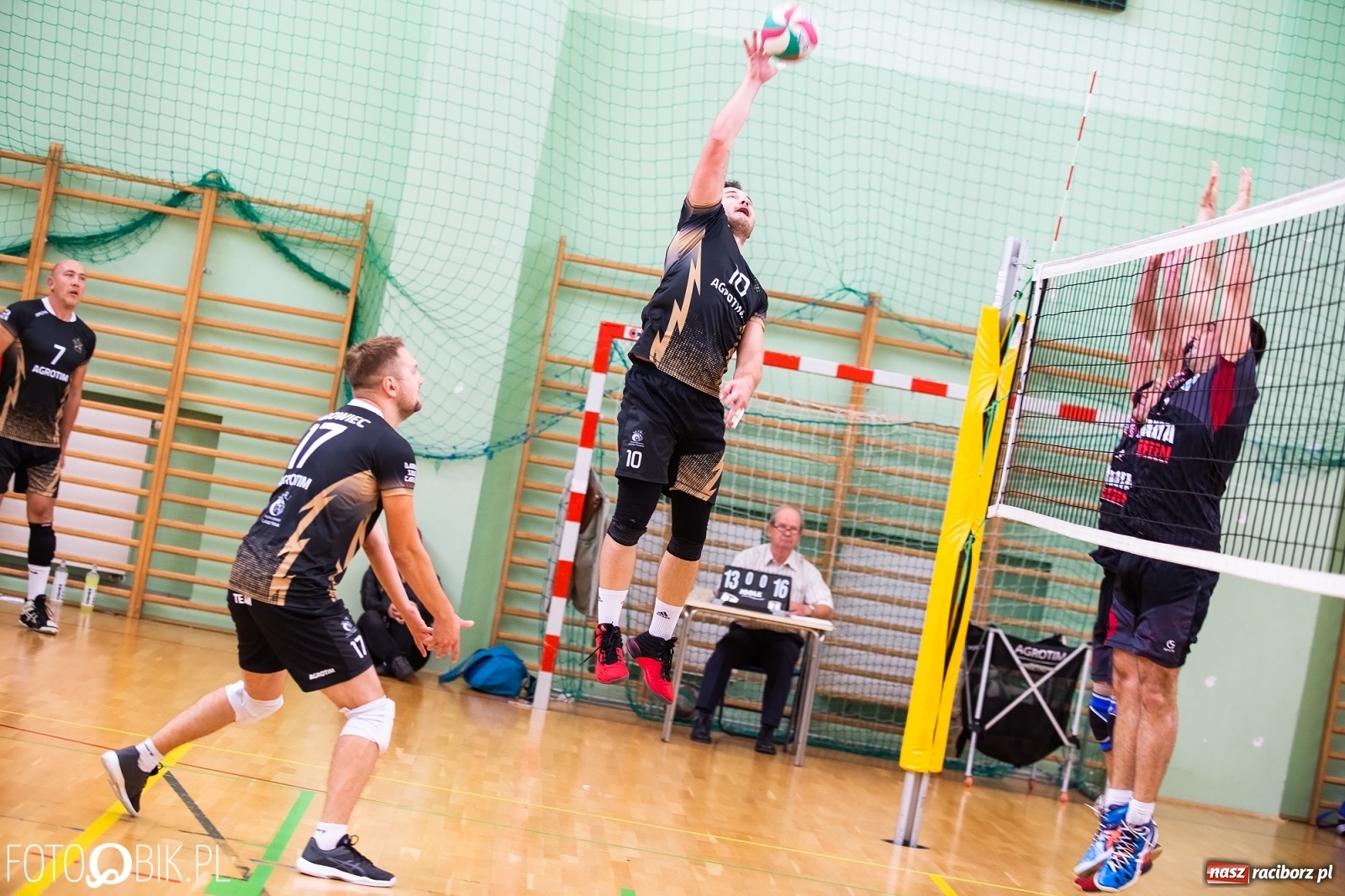 Zdjęcie w galerii na portalu naszraciborz.pl: Inauguracja nowego sezonu RLPS w Arenie Rafako wiadomości z regionu