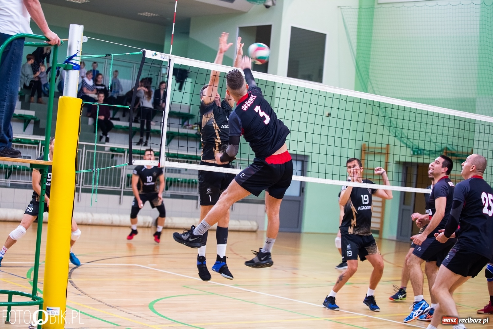 Zdjęcie w galerii na portalu naszraciborz.pl: Inauguracja nowego sezonu RLPS w Arenie Rafako wiadomości z regionu