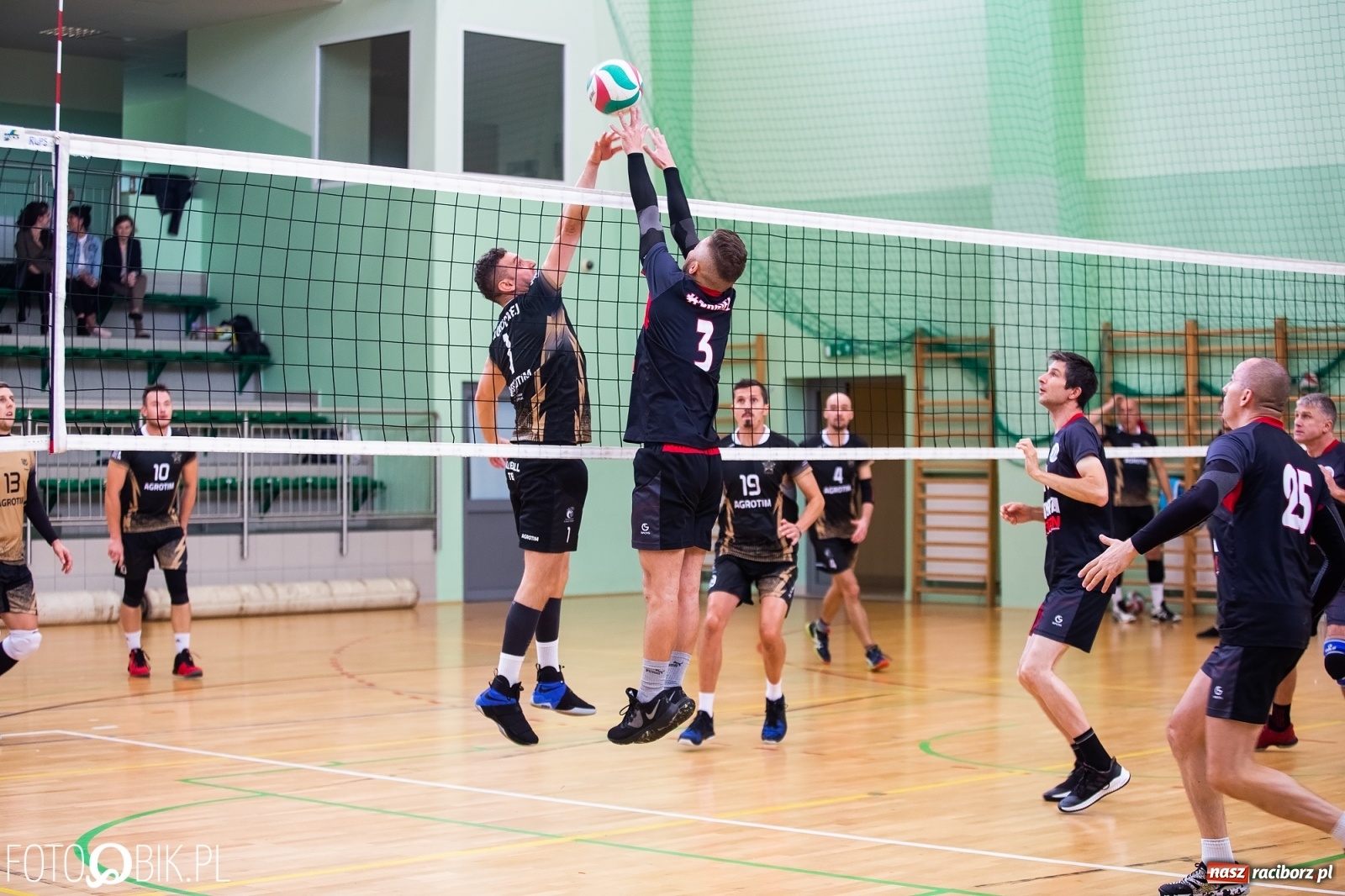 Zdjęcie w galerii na portalu naszraciborz.pl: Inauguracja nowego sezonu RLPS w Arenie Rafako wiadomości z regionu