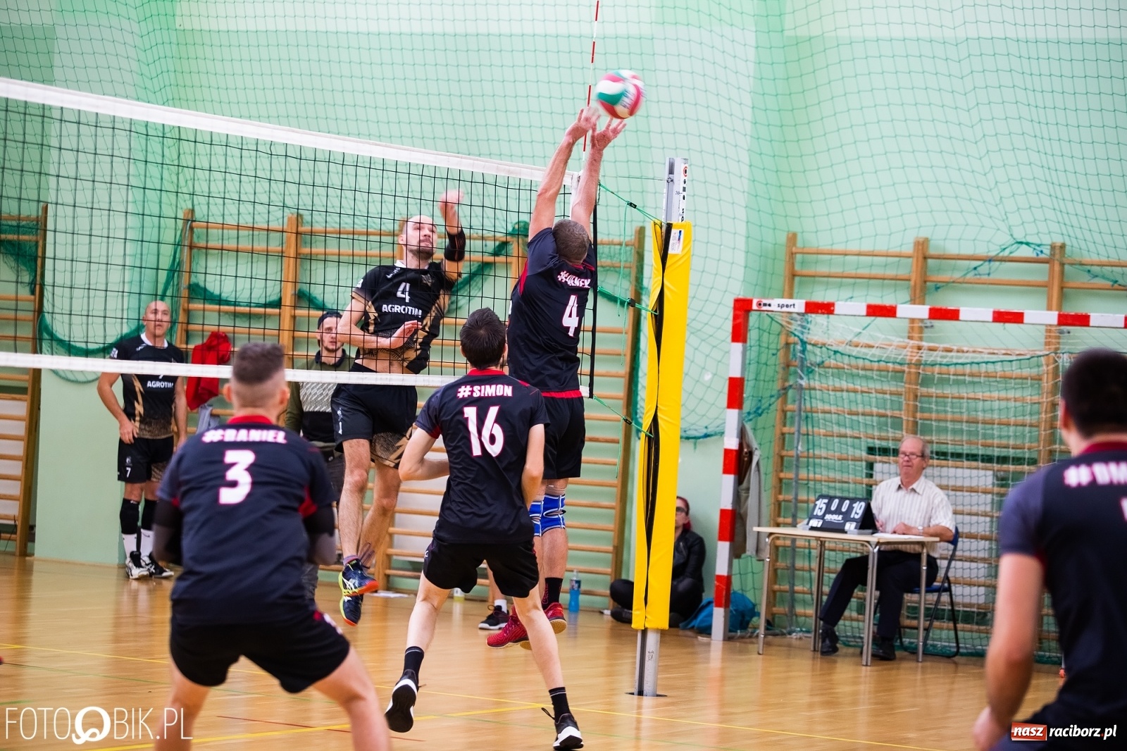Zdjęcie w galerii na portalu naszraciborz.pl: Inauguracja nowego sezonu RLPS w Arenie Rafako wiadomości z regionu