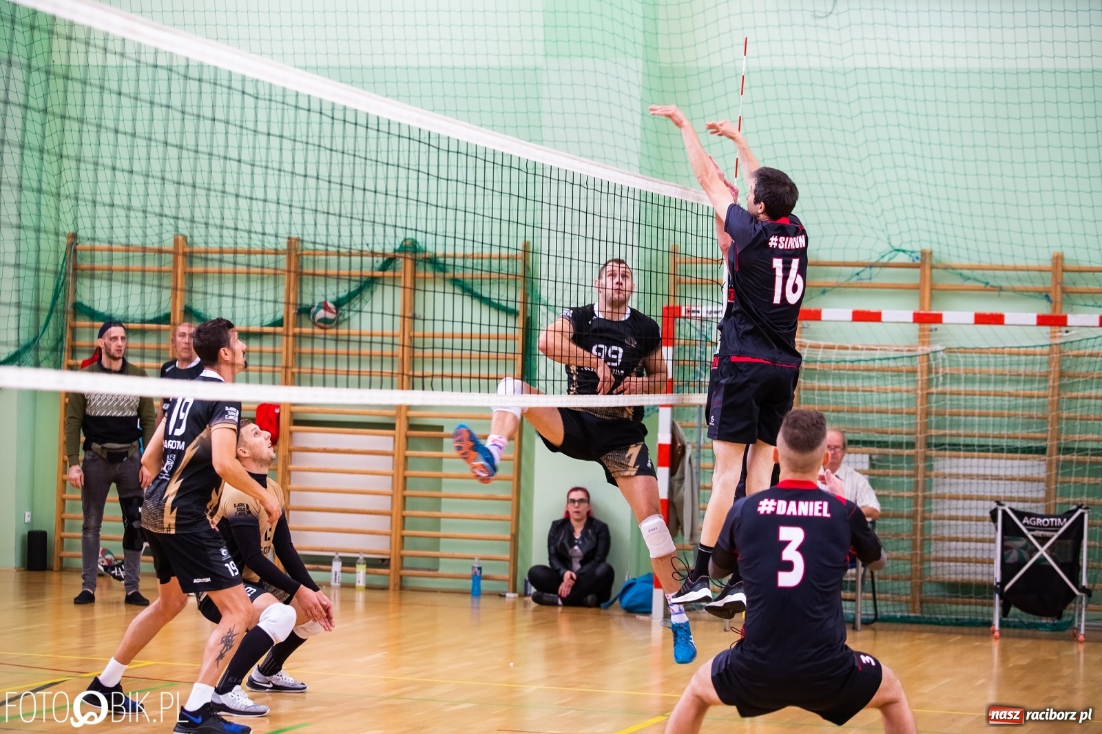 Zdjęcie w galerii na portalu naszraciborz.pl: Inauguracja nowego sezonu RLPS w Arenie Rafako wiadomości z regionu
