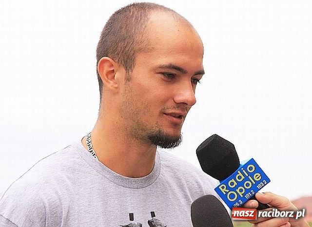 Zdjęcie w galerii na portalu naszraciborz.pl: Artur Noga z wizytą w domu wiadomości z regionu